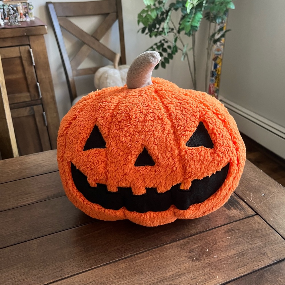 Target Halloween Hyde and Eek Sherpa Pumpkin Plush Pillow 2023